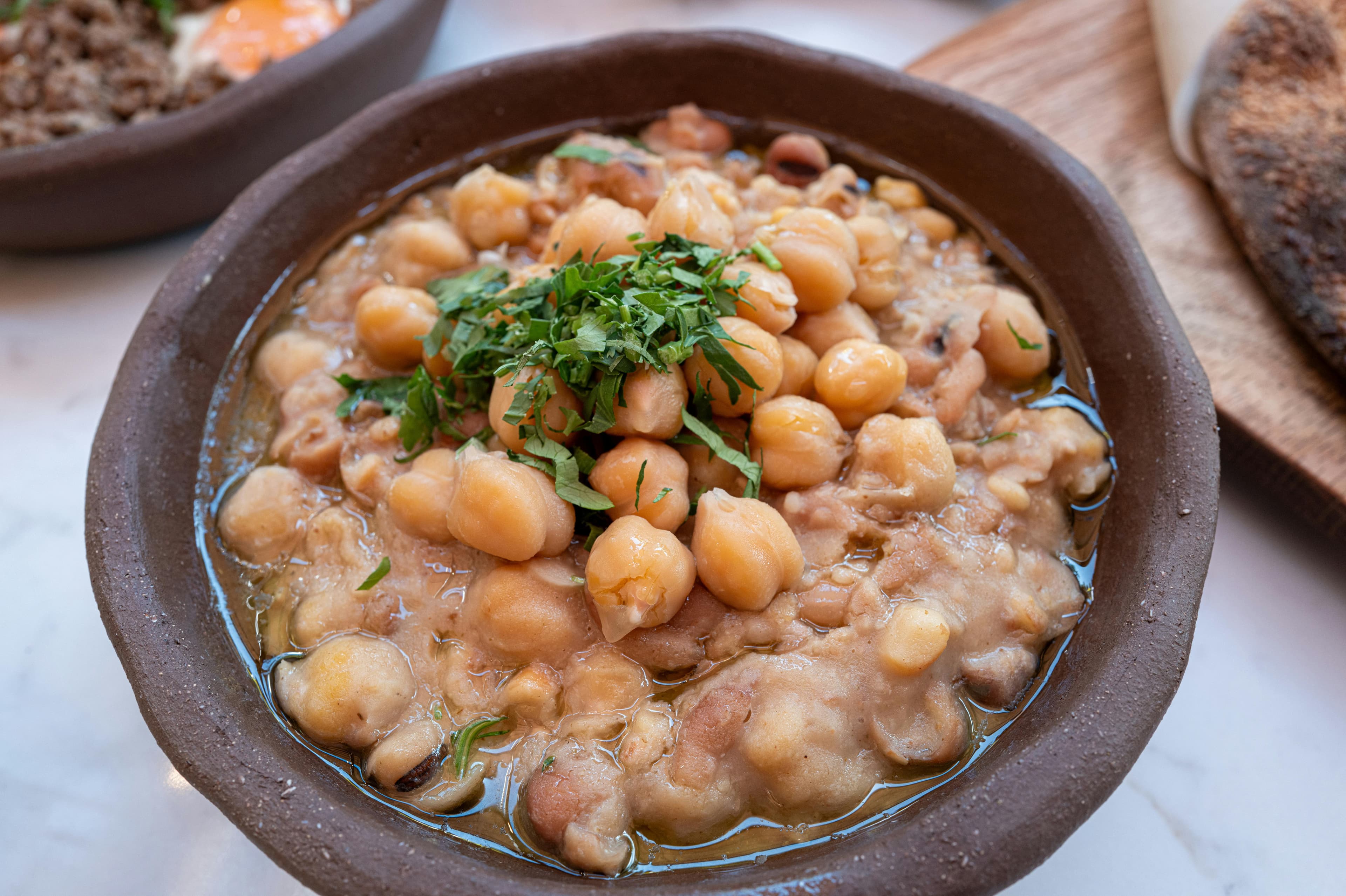 Butifarra — Pexels — Primer plano de un abundante guiso de garbanzo